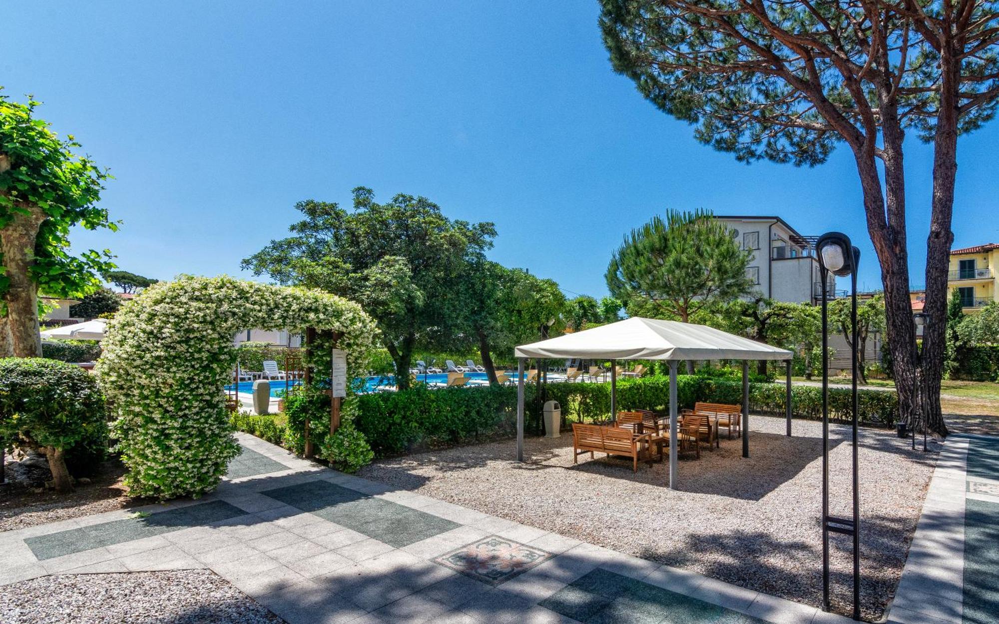Hotel Apuana Marina di Pietrasanta Dış mekan fotoğraf