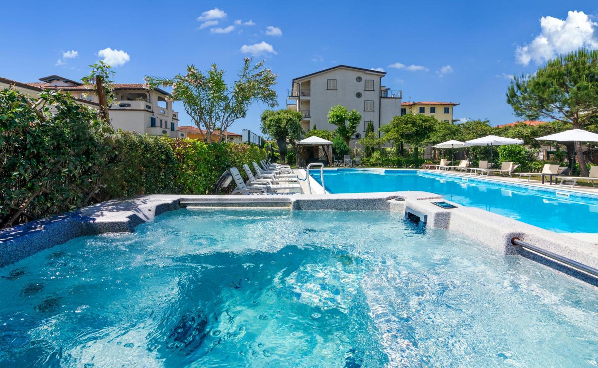 Hotel Apuana Marina di Pietrasanta Dış mekan fotoğraf