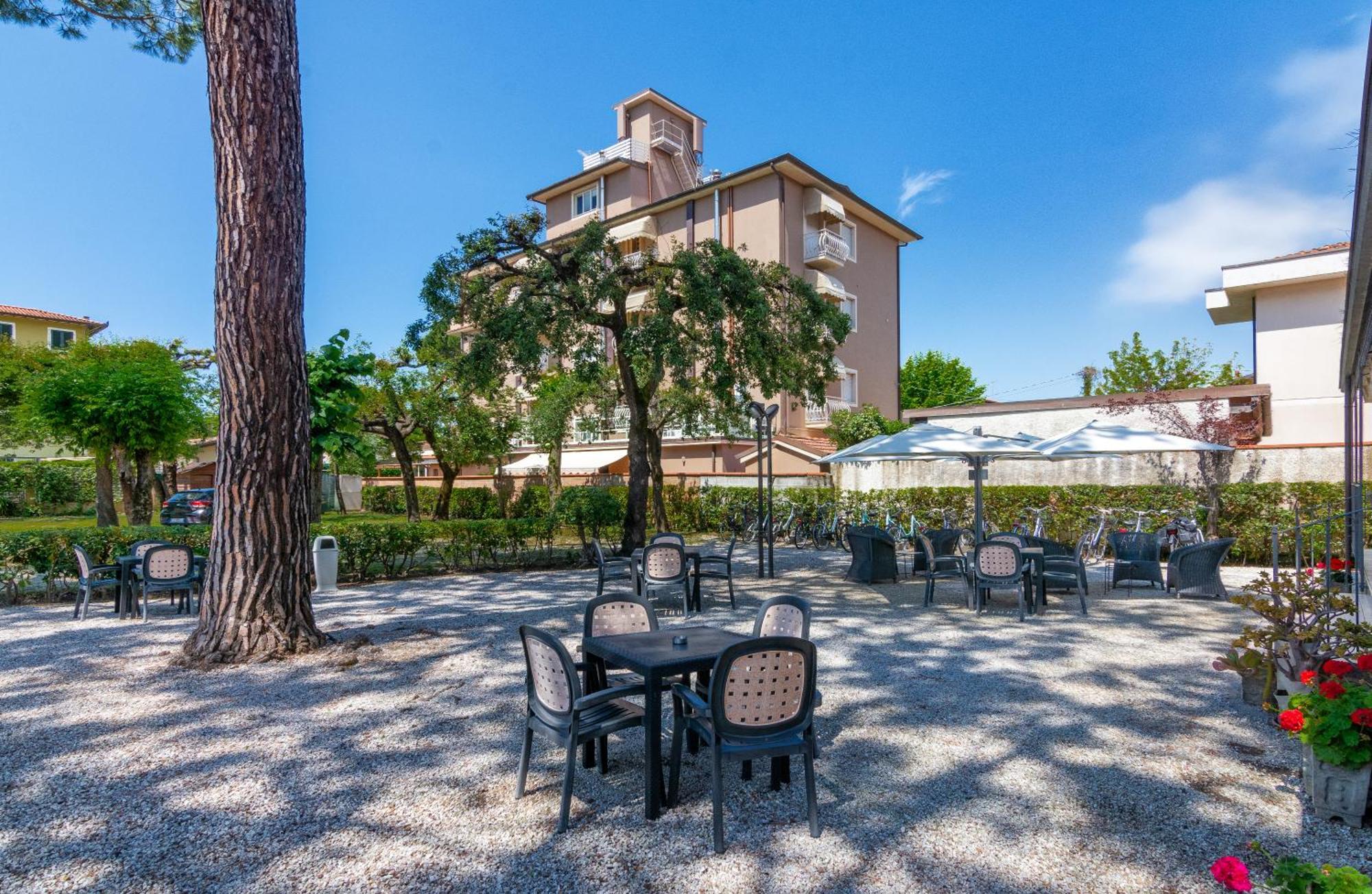 Hotel Apuana Marina di Pietrasanta Dış mekan fotoğraf